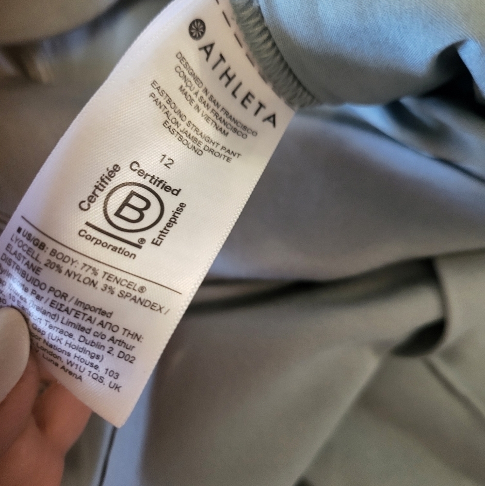 Athleta Eastbound Straight Leg Travel Pants Sage Green Pockets Pull on - Picture 3 of 5